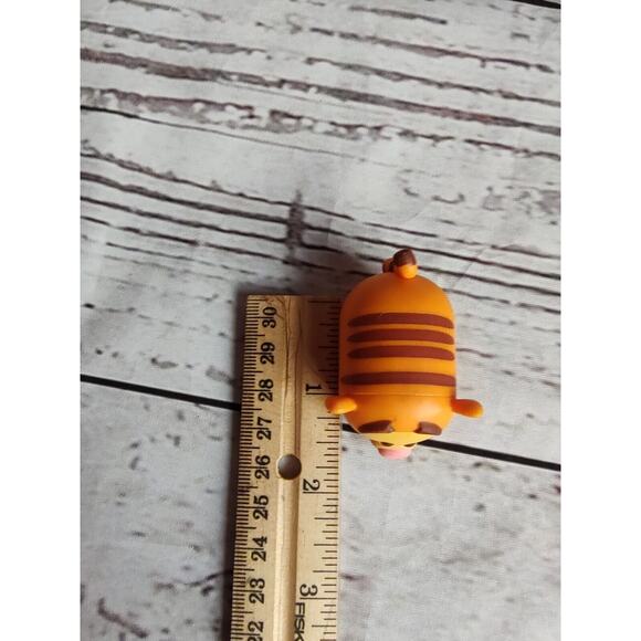 Authentic Disney Tsum Tsum Stack Vinyl Tigger Figure 1.5 Inches - Picture 5 of 5